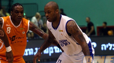 פי.ג´יי טאקר (אתר המנהלת) (ONE)