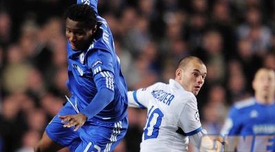 אובי מיקל ו-ווסלי סניידר בקרבות אוויר (GettyImages) אובי מיקל ו-ווסלי סניידר בקרבות אוויר (GettyImages)