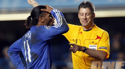 דרוגבה מסיים את דרכו בליגת האלופות לעונת 2009/10 (GettyImages) דרוגבה מסיים את דרכו בליגת האלופות לעונת 2009/10 (GettyImages)