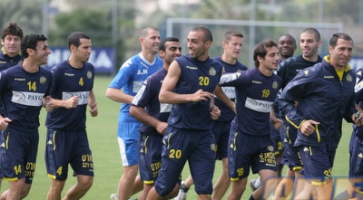 נמני ושחקניו. צריכים סקורר (אור שפונדר)