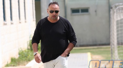 שמעון הדרי מגיע לאימון בית&qout;ר (גיא בן זיו)