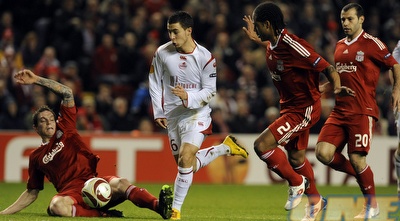 אגר וג´ונסון רודפים אחרי הזארד (רויטרס)