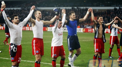 שחקני המבורג חוגגים למרות ההפסד (רויטרס)