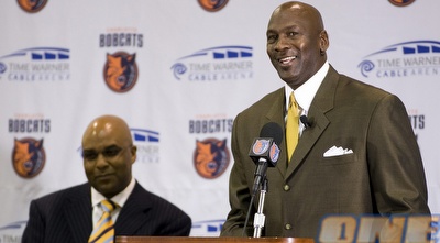 מייקל ג´ורדן במסיבת העיתונאים כבעלי הבובקאטס (רויטרס)