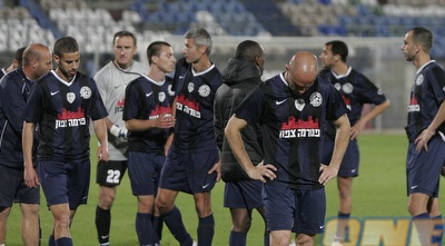 מכבי פ&qout;ת מאוכזבת (קובי אליהו) מכבי פ&qout;ת מאוכזבת (קובי אליהו)