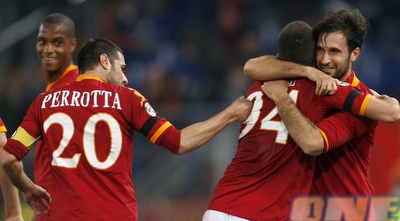 מירקו ווצ´יניץ´ חוגג שלושער עם החברים (רויטרס)