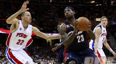 לברון מול דטרויט. הפיסטונס עוברים את הקאבס רק בשכר (רויטרס)