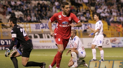 שכטר חוגג את החמישי מול בורשטיין (קובי אליהו)