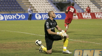 יוסי שקל נכנע (דרור עינב)