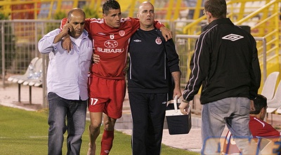 מהראן ללה יורד פצוע מהמגרש. שיחק רק חמש דקות (קובי אליהו)