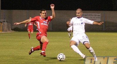 יניב עמיאל מנסה להקשות על איתי שכטר  (קובי אליהו)