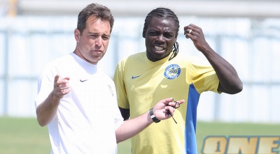 הוכנבוים ואובודו אוקוצ´ה באימון (עמית מצפה) הוכנבוים ואובודו אוקוצ´ה באימון (עמית מצפה)