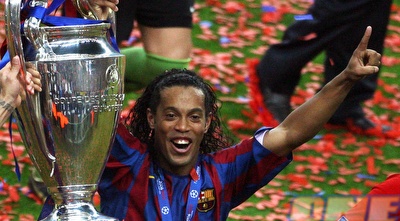 רונאלדיניו עם גביע האלופות. ניימאר ישחזר? (רויטרס)