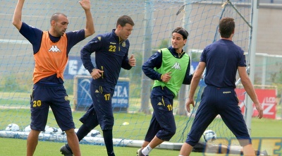 מאור בוזגלו עם גיא סולומון באימון. התנצל בפני חבריו (אור שפונדר) מאור בוזגלו עם גיא סולומון באימון. התנצל בפני חבריו (אור שפונדר)