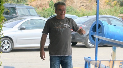 יעקב בוזגלו. הגיע לצפות בבן (אור שפונדר) יעקב בוזגלו. הגיע לצפות בבן (אור שפונדר)