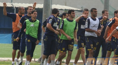 שחקני מכבי תל אביב באימון הבוקר יחד עם בוזגלו (אור שפונדר) שחקני מכבי תל אביב באימון הבוקר יחד עם בוזגלו (אור שפונדר)