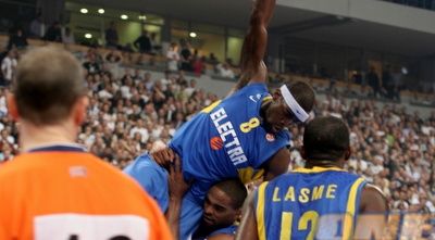 אנדרסון תופס את פרקינס (שרון קביליו)