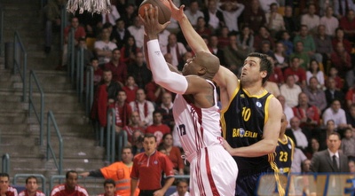 האנטר בדרך לסל. (קובי אליהו) האנטר בדרך לסל. (קובי אליהו)