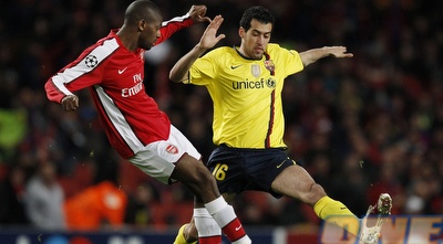 דיאבי מנסה לשמור על הכדור הערב מול בוסקטס (רויטרס)