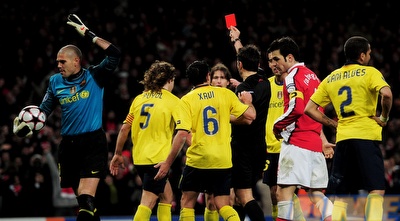 פויול רואה את הכרטיס האדום, ואלדס לא מאמין (GettyImages)