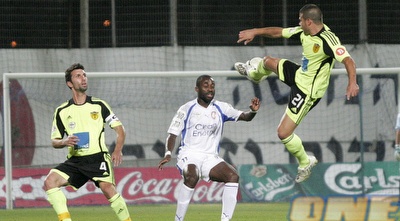 קובי מויאל מפגין כישורי קראטה (קובי אליהו) קובי מויאל מפגין כישורי קראטה (קובי אליהו)