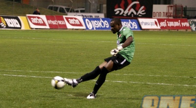 אניימה בועט פנדל (רועי גלדסטון)