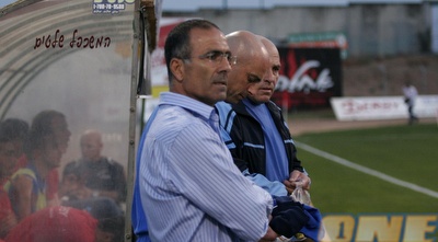 צביקה צמח (רועי גלדסטון)