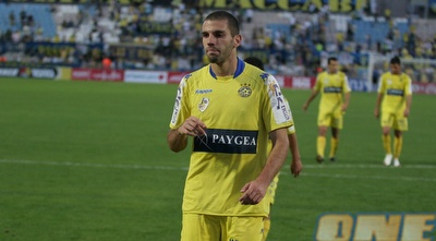 ניסו קפילוטו. שחקני ההגנה ספגו ביקורות במהלך השער (אור שפונדר) ניסו קפילוטו. שחקני ההגנה ספגו ביקורות במהלך השער (אור שפונדר)