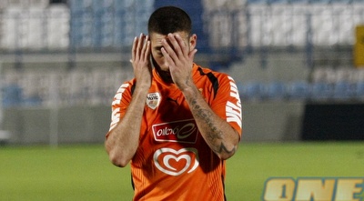 אלירן עטר יורד מאוכזב מהמגרש בבלומפילד (שי לוי)