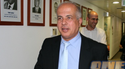 אבי לוזון. מעריכים אותנו מאוד באופ&qout;א (רועי גלדסטון)