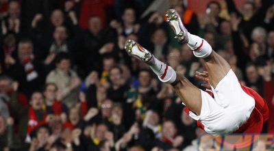 נאני עושה סלטה אחרי השער השני שלו (רויטרס) נאני עושה סלטה אחרי השער השני שלו (רויטרס)