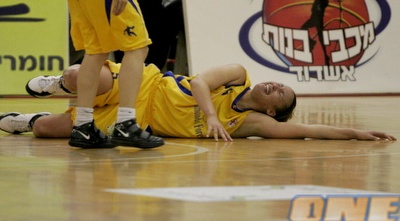 כריסטי תומאס פצועה (קובי אליהו)