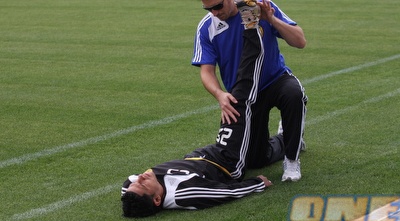 דה לה האסה זוכה לטיפולים: &qout; (גיא בן זיו)