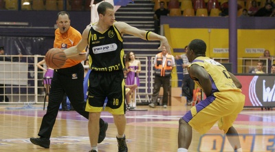 שמוליק ברנר מול קלי (דרור עינב)