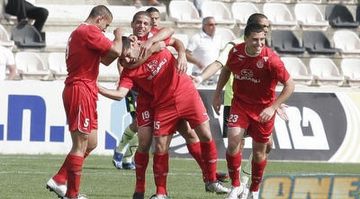 שחקני הפועל חוגגים (דרור עינב) שחקני הפועל חוגגים (דרור עינב)