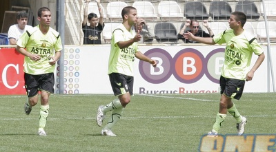 שחקני נתניה חוגגים את השער המצמק (דרור עינב) שחקני נתניה חוגגים את השער המצמק (דרור עינב)