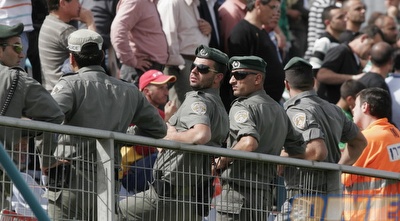 המשטרה ביציעי עילוט (קובי אליהו) המשטרה ביציעי עילוט (קובי אליהו)