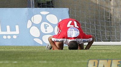 חמד גנאים אחרי השער שכבש (קובי אליהו) חמד גנאים אחרי השער שכבש (קובי אליהו)