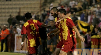 שחקני אשדוד חוגגים מקום בחצי הגמר (קובי אליהו)