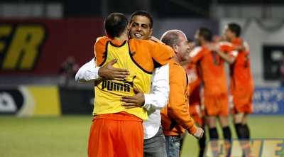 גיא לוזון חוגג עם זנדברג (שי לוי)