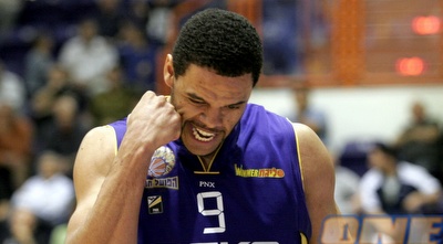 תומאס. הפנים אומרות הכל (דרור עינב)