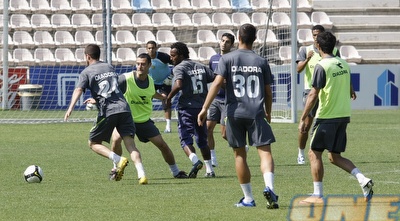 שחקני מכבי נתניה באימון. בעוד שלושה משחקים יילכו לים (שי לוי)