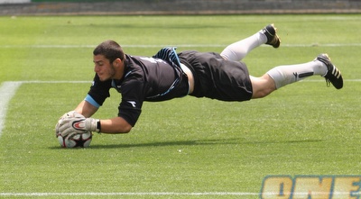 מייק חן יורד מצויין וקולט את (עמית מצפה) מייק חן יורד מצויין וקולט את (עמית מצפה)