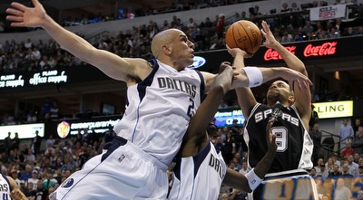 ג´ייסון קיד עוצר את טוני פארקר (GettyImages) ג´ייסון קיד עוצר את טוני פארקר (GettyImages)