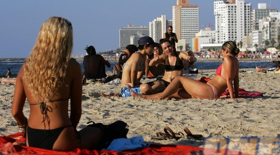 חוף הים בתל אביב. דומה מאד לחופי יוון (GettyImages)