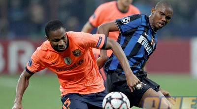 סמואל אטו וסיידו קייטה במאבק על הכדור (רויטרס) סמואל אטו וסיידו קייטה במאבק על הכדור (רויטרס)