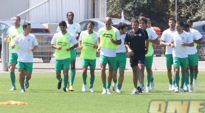 שחקני מכבי חיפה באימון לקראת הפועל תל אביב (עמית מצפה) שחקני מכבי חיפה באימון לקראת הפועל תל אביב (עמית מצפה)