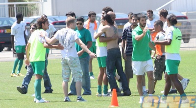 אוהדי מכבי חיפה מחבקים את קטן, גולסה וקולמה באימון (עמית מצפה) אוהדי מכבי חיפה מחבקים את קטן, גולסה וקולמה באימון (עמית מצפה)