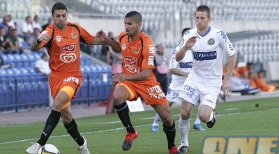 שרן ייני מנסה לעצור את ביטון וצעירי (שי לוי)