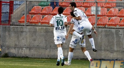 שחקני נצרת חוגגים את השער של תומר חמד (אלעד ירקון) שחקני נצרת חוגגים את השער של תומר חמד (אלעד ירקון)